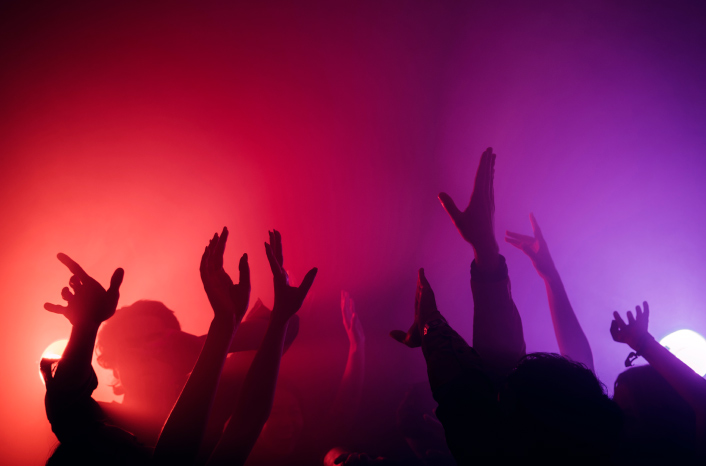 Como o SMS pode aumentar o público da minha casa de festas?